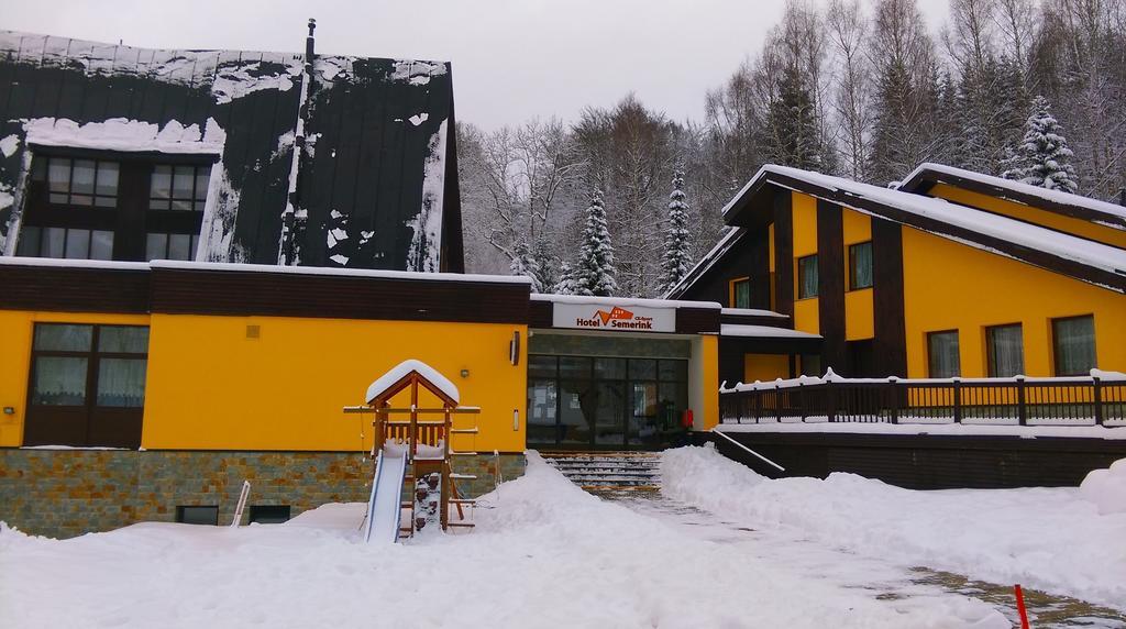 Hotel Semerink Janov nad Nisou Eksteriør bilde